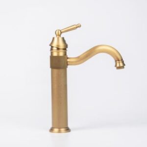 Gold modern kitchen or bathroom tap with a curved spout and lever handle, featuring a sleek design perfect for stylish bathrooms and kitchens.